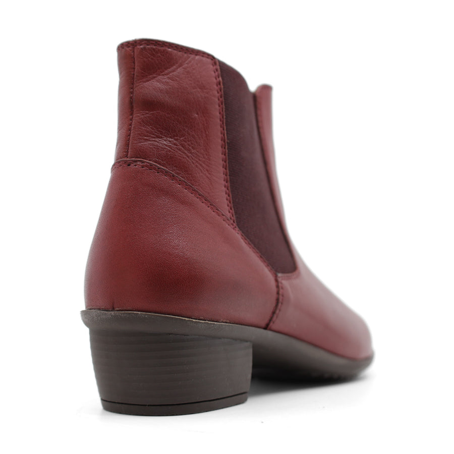 RED LEATHER ANKLE BOOT WITH SMALL HEEL