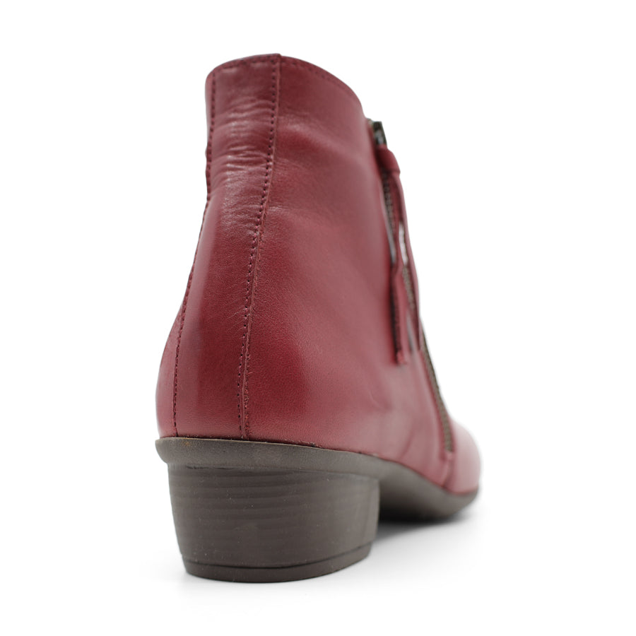RED LEATHER ANKLE BOOT WITH SMALL HEEL AND SIDE ZIPPER 