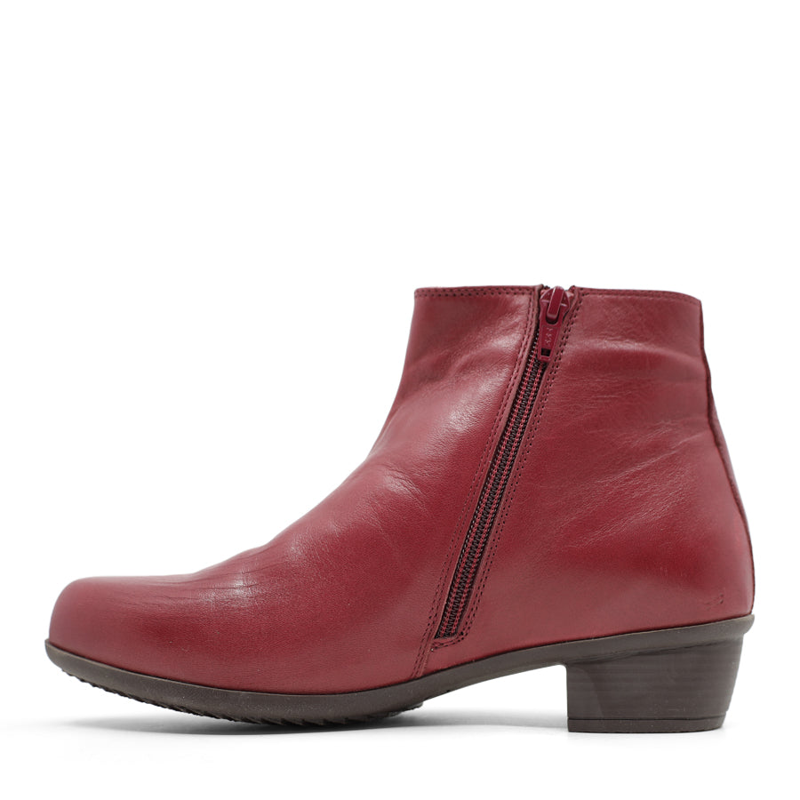 RED LEATHER ANKLE BOOT WITH SMALL HEEL AND SIDE ZIPPER 
