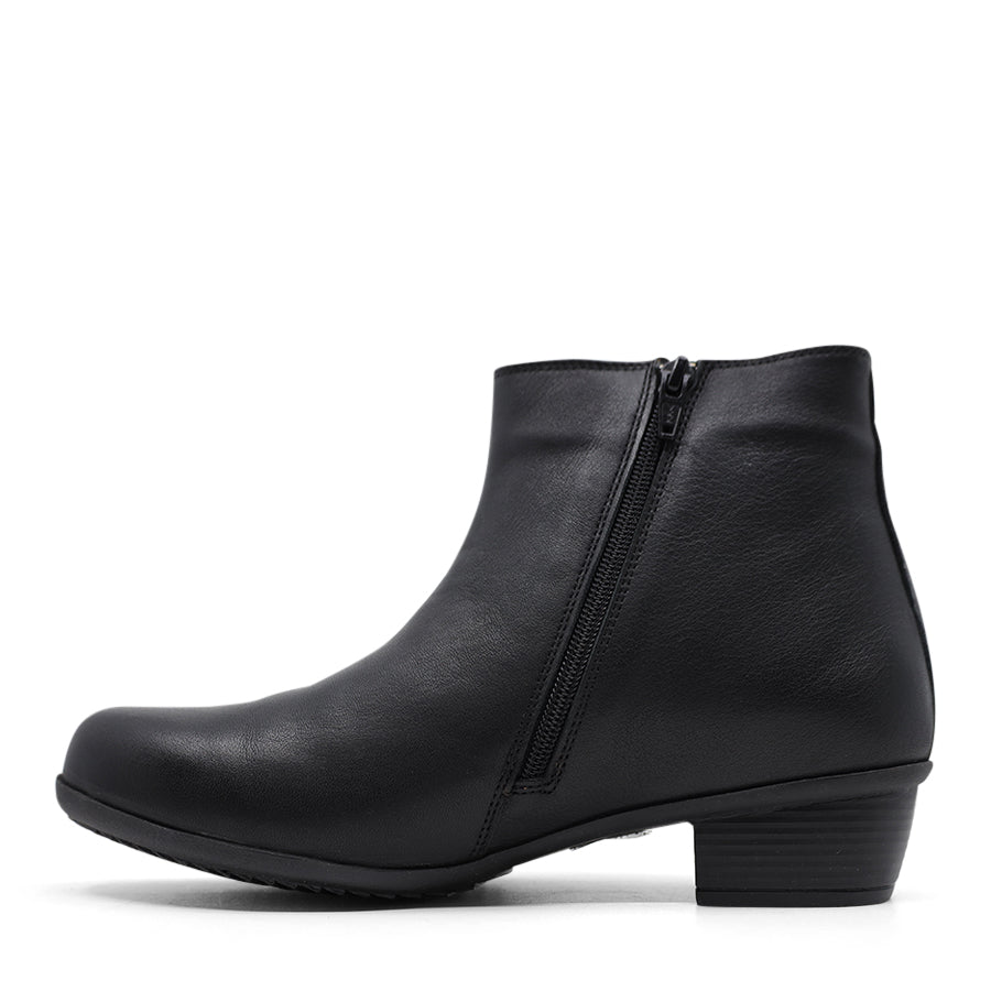 BLACK ANKLE BOOT WITH SMALL HEEL AND SIDE ZIPPER 