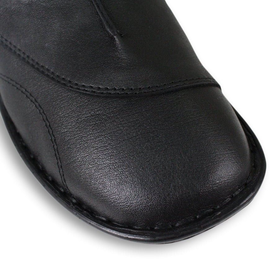 FRONT VIEW OF BLACK LEATHER ANKLE BOOT WITH SIDE ZIPPER, BLACK SOLE AND STITCHING