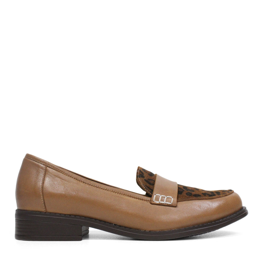 SIDE VIEW OF BROWN FLAT SHOE WITH LEOPARD PRINT FRONT PANEL AND STRAP WITH WHITE STITCH DETAILING 