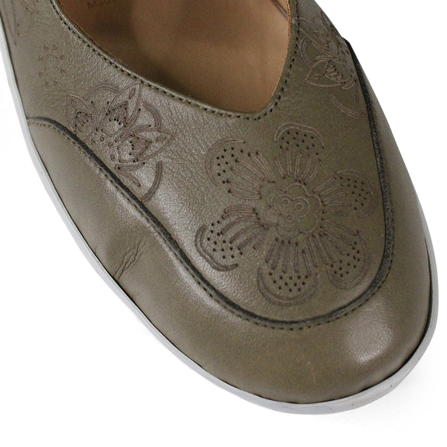 FRONT VIEW OF GREEN CASUAL SHOE WITH VELCRO STRAP AND WHITE SOLE. FLOWERS ON THE SIDES AND TOP OF THE SHOE 