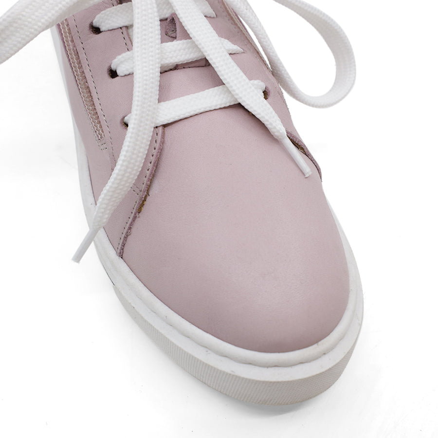 FRONT VIEW OF PINK CASUAL LACE UP SHOE WITH SMALL LEOPARD AND GOLD DETAIL ON THE SIDES WITH WHITE LACES 