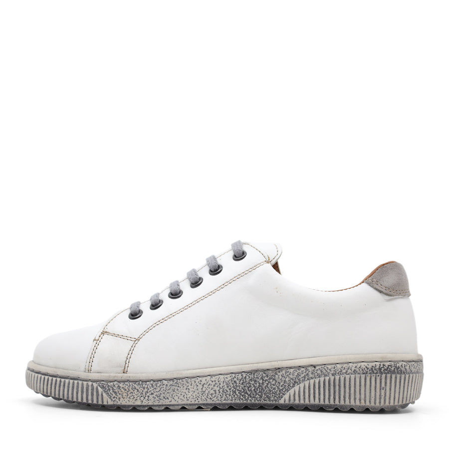 WHITE LEATHER SNEAKER WITH LACES AND SIDE ZIP