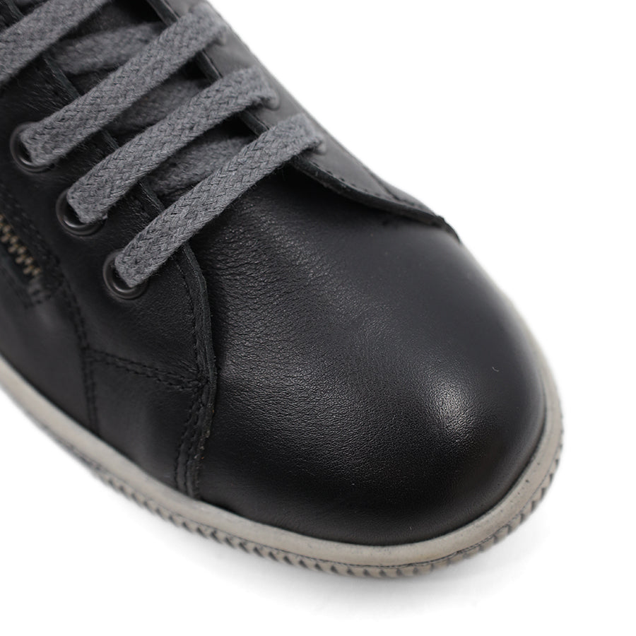 BLACK LEATHER SNEAKER WITH LACES AND SIDE ZIP