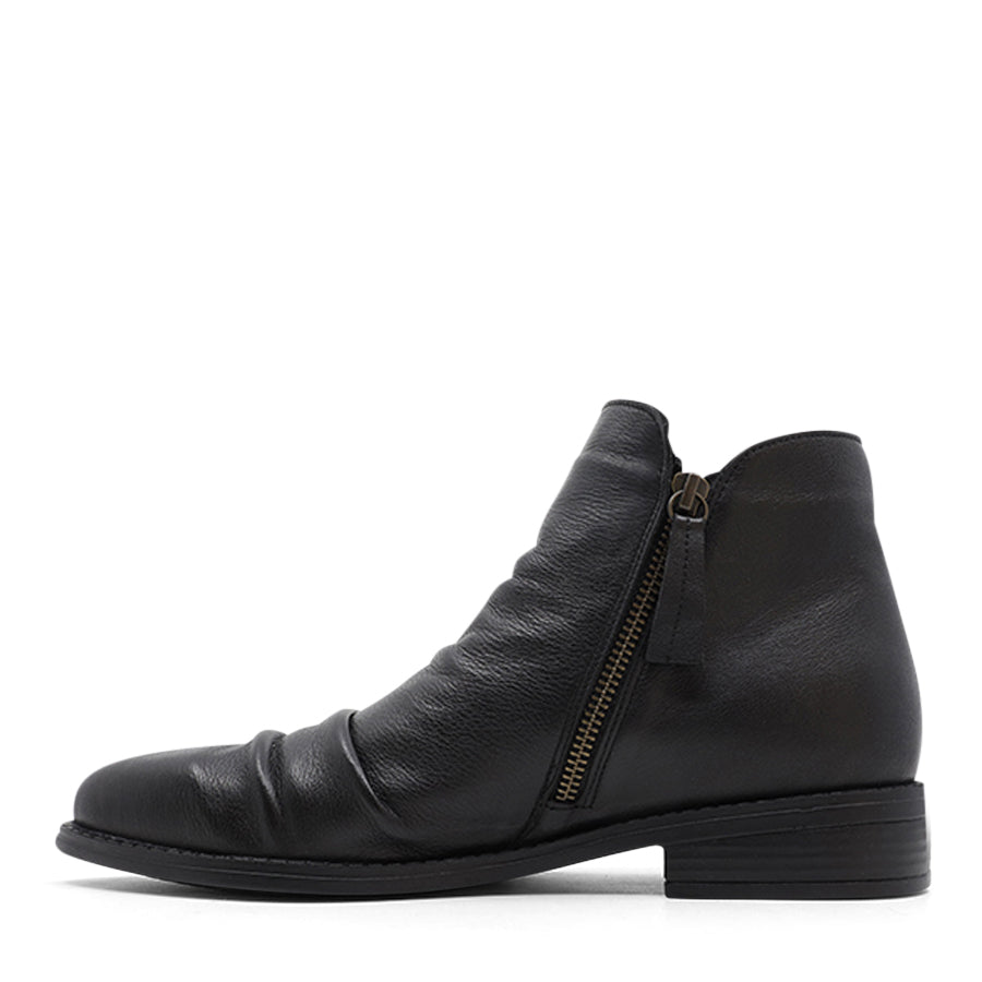 BLACK LEATHER ANKLE BOOT WITH SIDE ZIP AND LOW HEEL