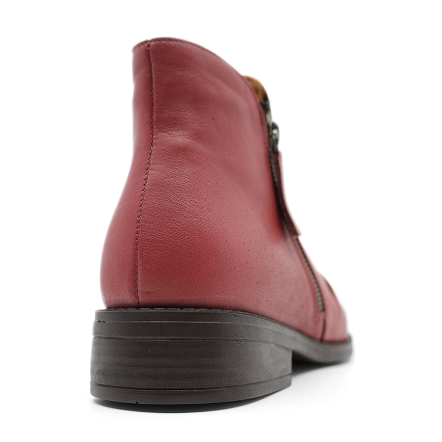 RED LEATHER ANKLE BOOT WITH SIDE ZIP AND LOW HEEL