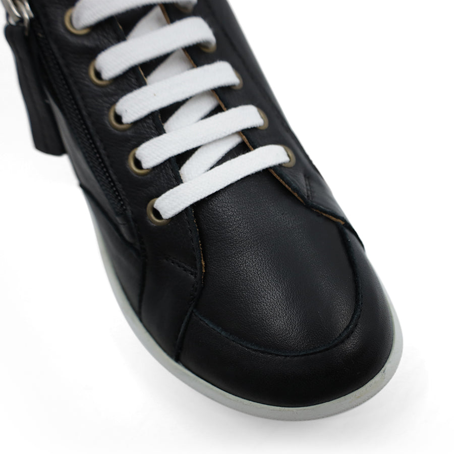 FRONT VIEW OF BLACK LACE UP SNEAKER WITH SIDE ZIP AND WHITE SOLE 
