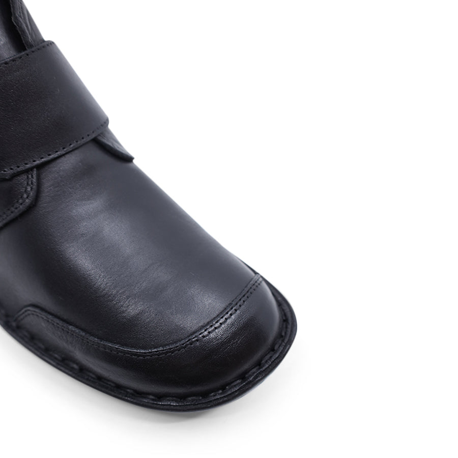 FRONT VIEW OF BLACK LEATHER ANKLE BOOT WITH STRAP