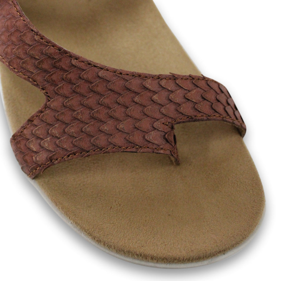 FRONT VIEW OF BROWN FLAT SANDAL WITH TRANGLE TEXTURED STRAPS, OPEN TOE AND WHITE SOLE 