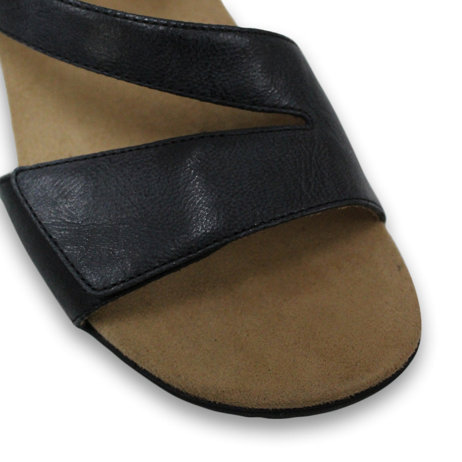 FRONT VIEW OF BLACK FLAT SANDAL WITH OPEN TOE, OPEN BACK, WHITE SOLE AND THREE STRAPS ACROSS THE FRONT 