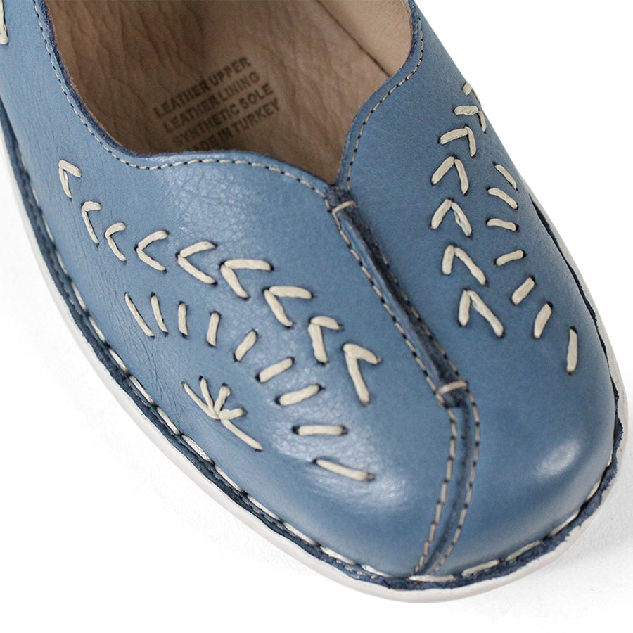 FRONT VIEW OF BLUE LEATHER CASUAL SHOE WITH VELCRO STRAP AND WHITE STITCHING DETAIL