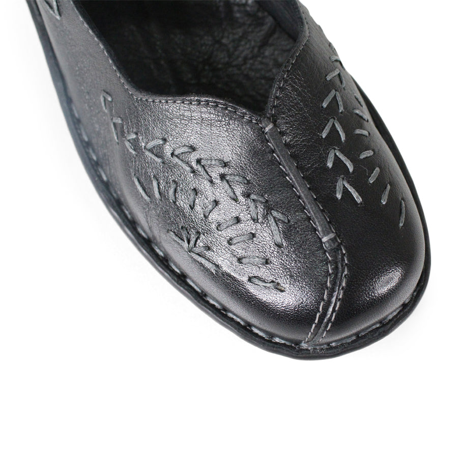 FRONT VIEW OF BLACK LEATHER CASUAL SHOE WITH VELCRO STRAP AND WHITE STITCHING DETAIL