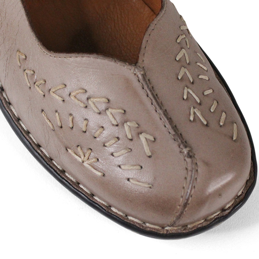 FRONT VIEW OF GREY LEATHER CASUAL SHOE WITH VELCRO STRAP AND WHITE STITCHING DETAIL