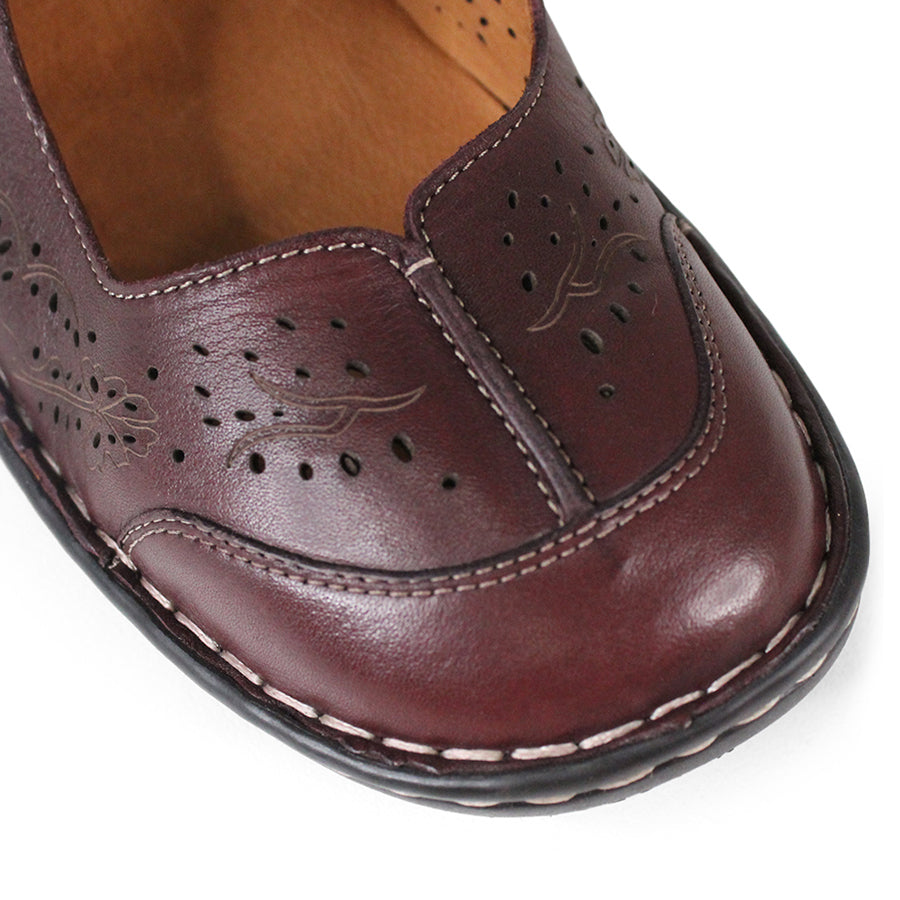 FRONT VIEW OF BROWN LEATHER SANDAL WITH VELCRO STRAP