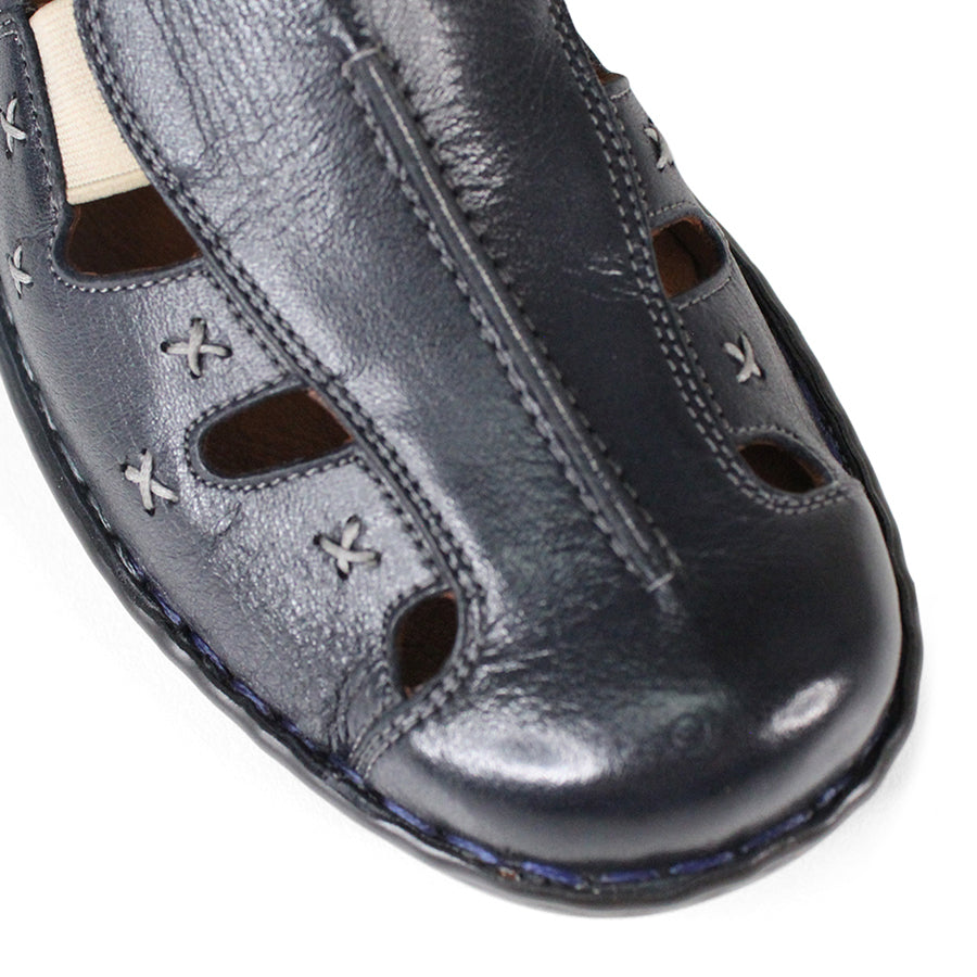 FRONT VIEW OF NAVY LEATHER SANDAL WITH WHITE CROSS STITCHING DETAIL AND CUT OUTS IN THE TOE