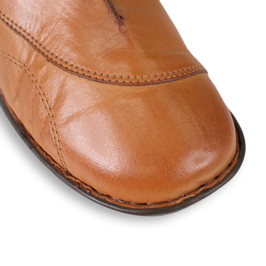 FRONT VIEW OF TAN LEATHER ANKLE BOOT WITH BLACK SIDE ZIPPER, BLACK SOLE AND STITCHING