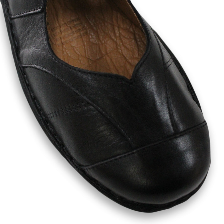 FRONT VIEW OF BLACK LEATHER FLAT CASUAL SHOW WITH VELCRO CLOSURE