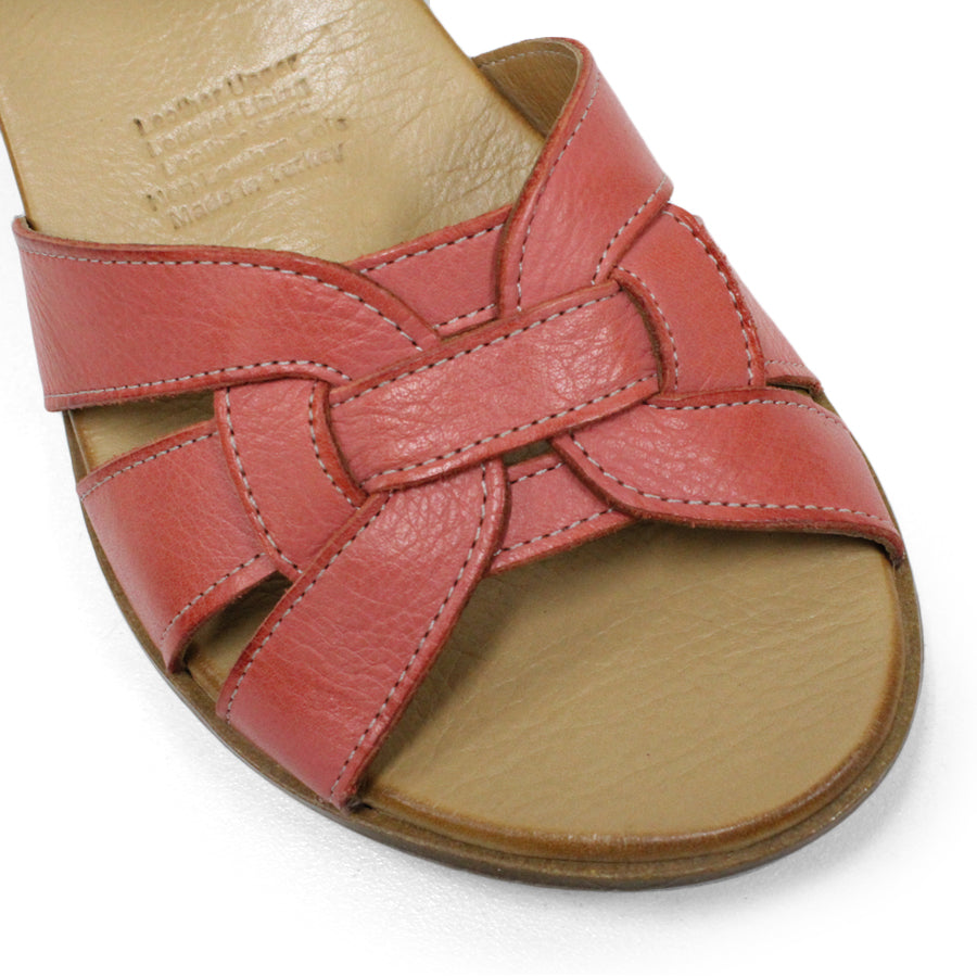 FRONT VIEW OF RED LEATHER SANDAL INTERWOVEN FRONT STRAP