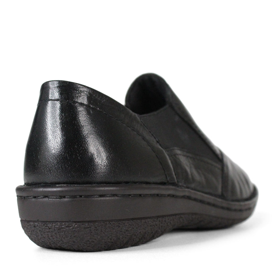 BACK VIEW OF BLACK LEATHER CASUAL SHOE 