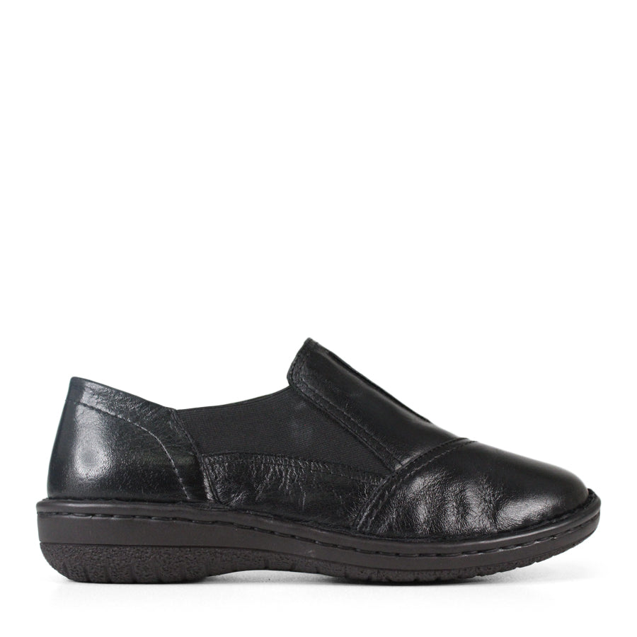 SIDE VIEW OF BLACK LEATHER CASUAL SHOE 