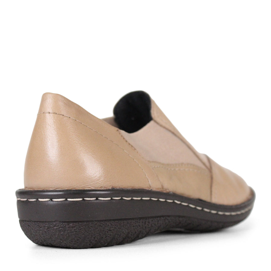 BACK VIEW OF BEIGE LEATHER CASUAL SHOE 