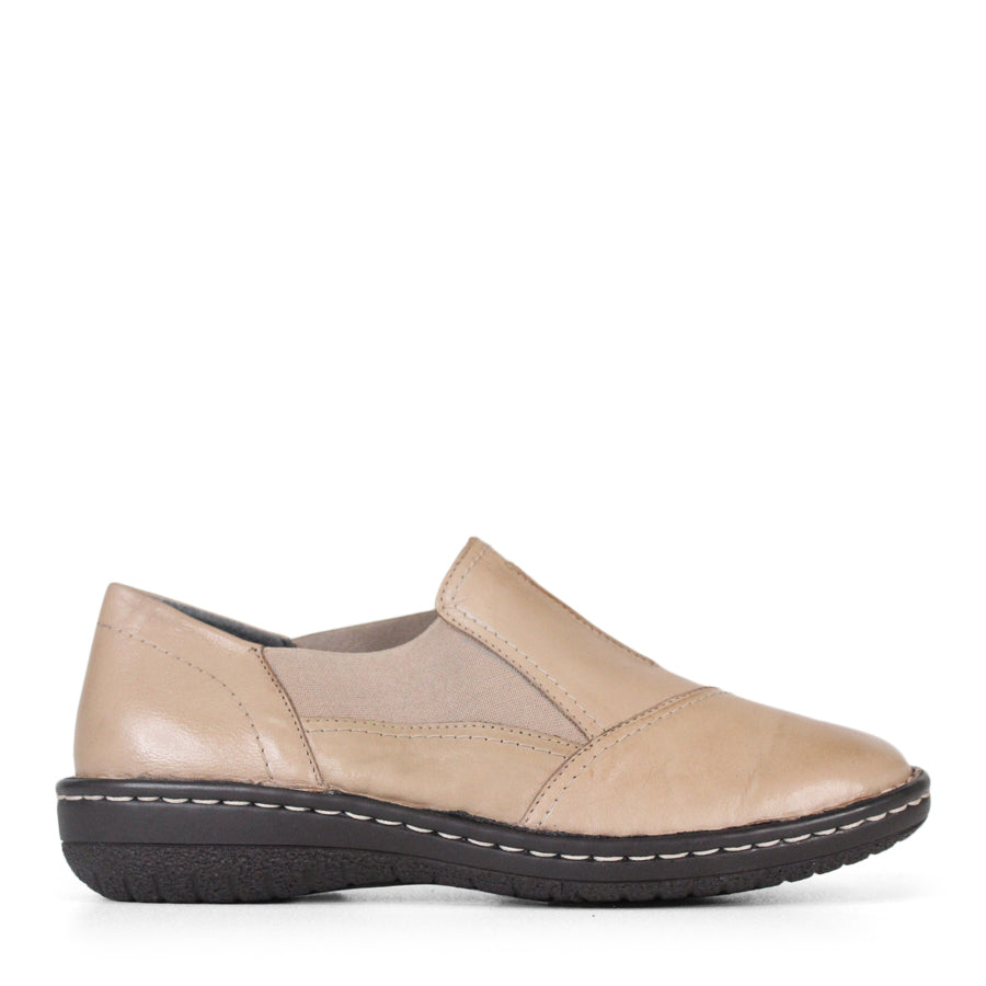 SIDE VIEW OF BEIGE LEATHER CASUAL SHOE 