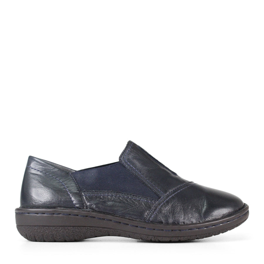 SIDE VIEW OF BLACK LEATHER CASUAL SHOE 