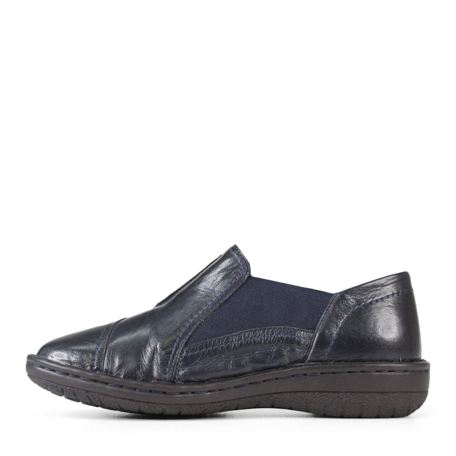 SIDE VIEW OF NAVY LEATHER CASUAL SHOE 