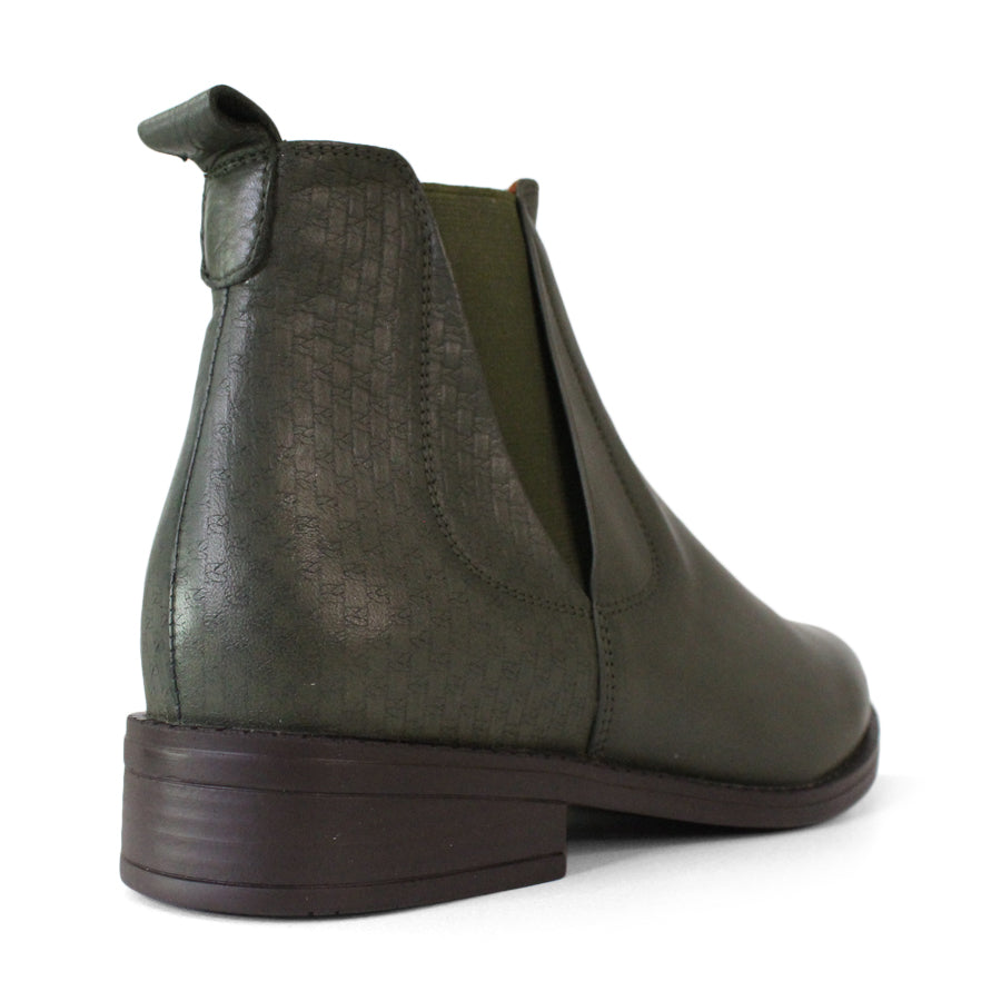 BACK VIEW OF GREEN LEATHER ANKLE BOOT WITH SMALL HEEL 