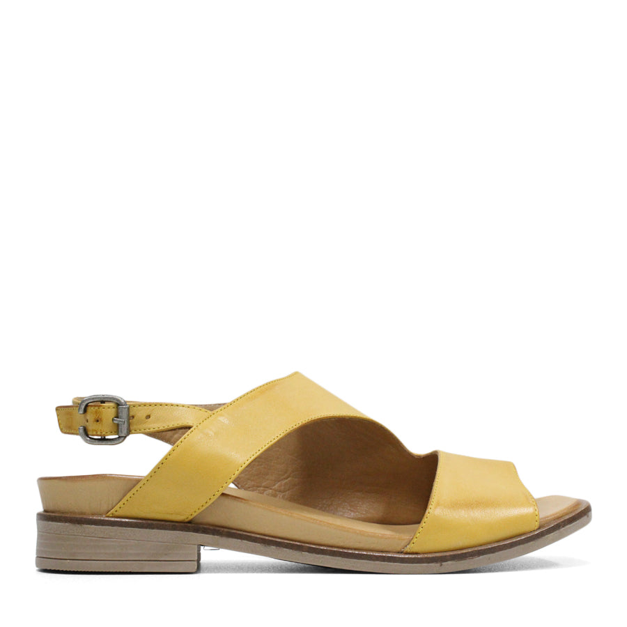 SIDE VIEW TAN SANDAL WITH SQAURE TOE AND ADJUSTABLE BUCKLE 