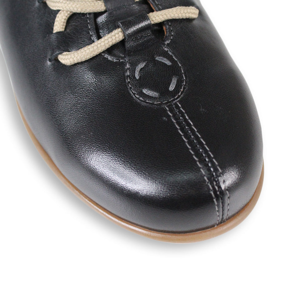 FRONT VIEW BLACK LACE UP CASAUL FLAT 