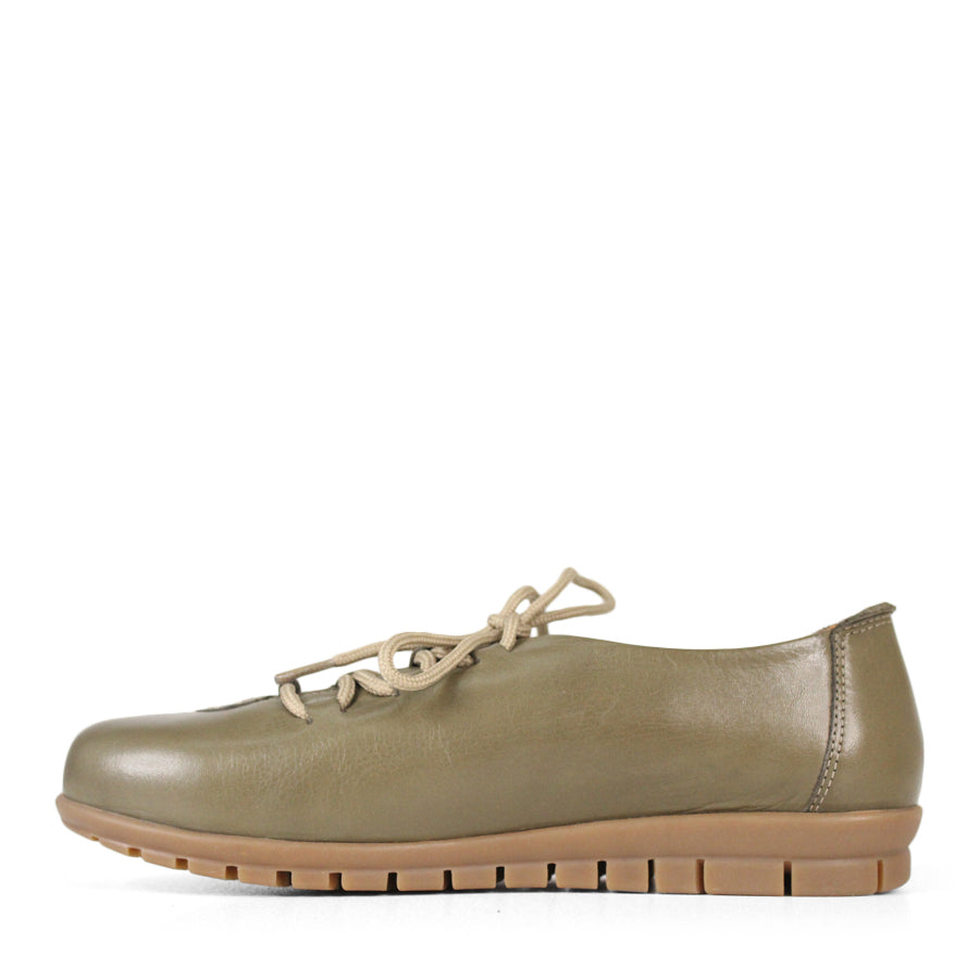 SIDE VIEW GREEN LACE UP CASAUL FLAT 