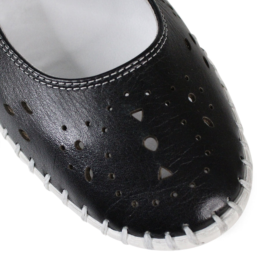 FRONT VIEW BLACK FLAT CASUAL SHOE WITH WHITE STITCHING DETAILING 