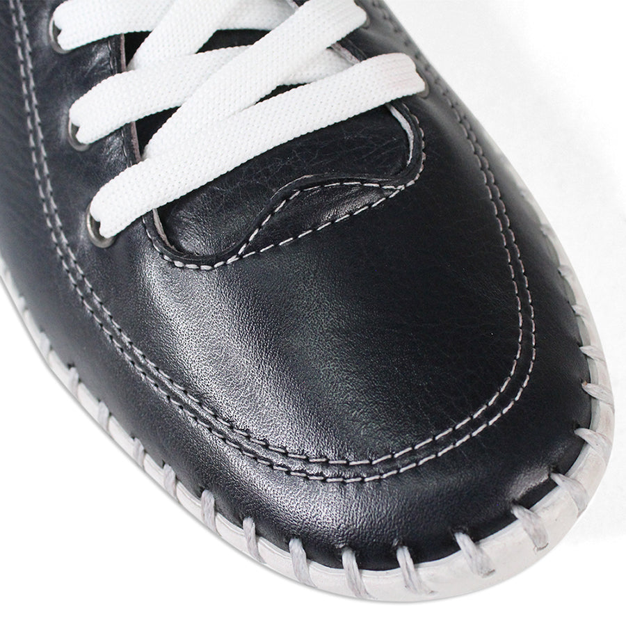FRONT VIEW OF NAVY LACE UP CASUAL SHOE WITH WHITE STITCH DETAIL ACROSS THE TOP OF THE SOLE