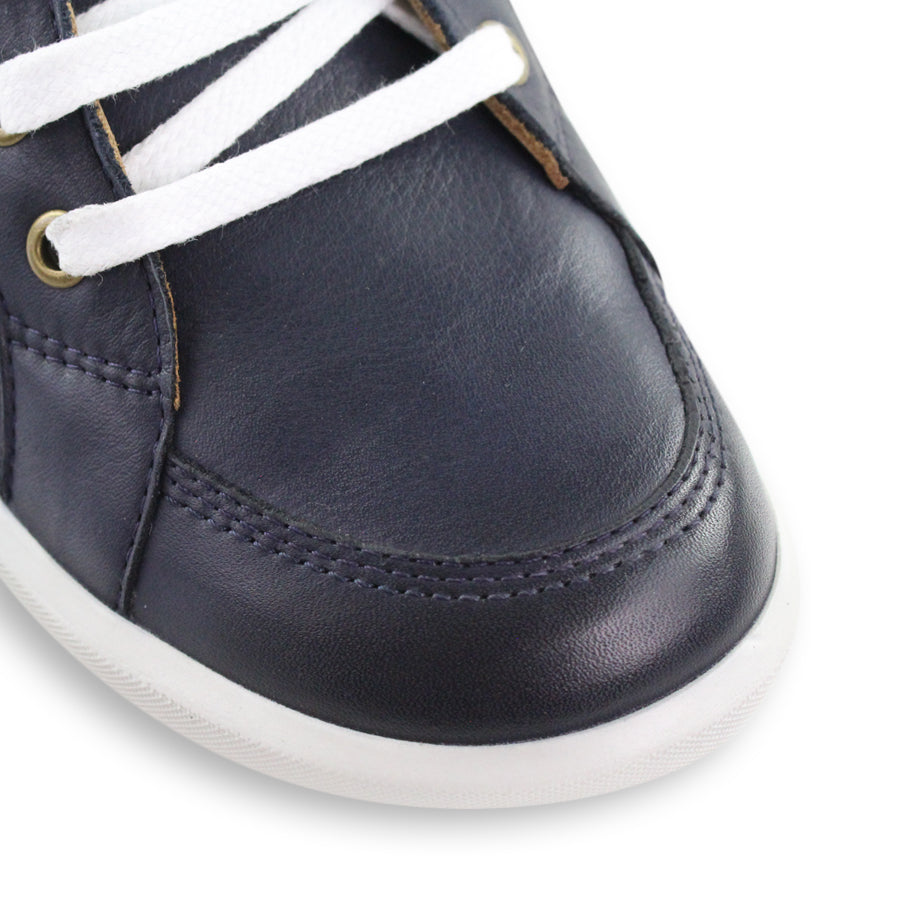 FRONT VIEW OF NAVY LACE UP SNEAKER WITH WHITE SOLE