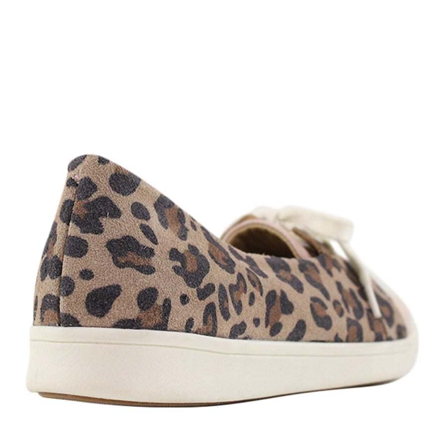 BACK VIEW OF LEOPARD PRINT CASUAL SHOE WITH LACES AND PINK TOE 