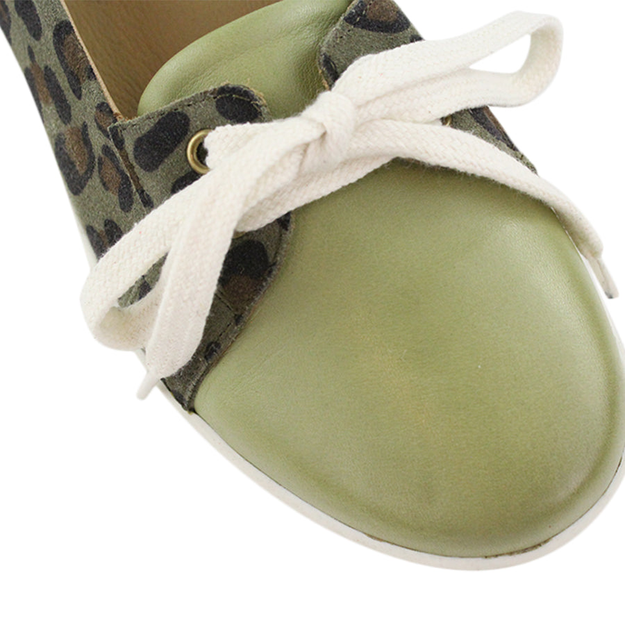 FRONT VIEW OF LEOPARD PRINT CASUAL SHOE WITH LACES AND GREEN TOE 