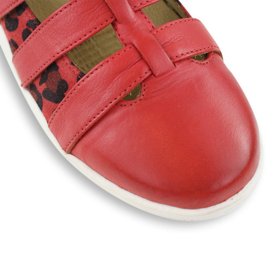 FRONT VIEW OF RED T BAR SANDAL WITH CUT OUT DETAILING, BUCKLE AND LEOPARD PRINT PANELS  