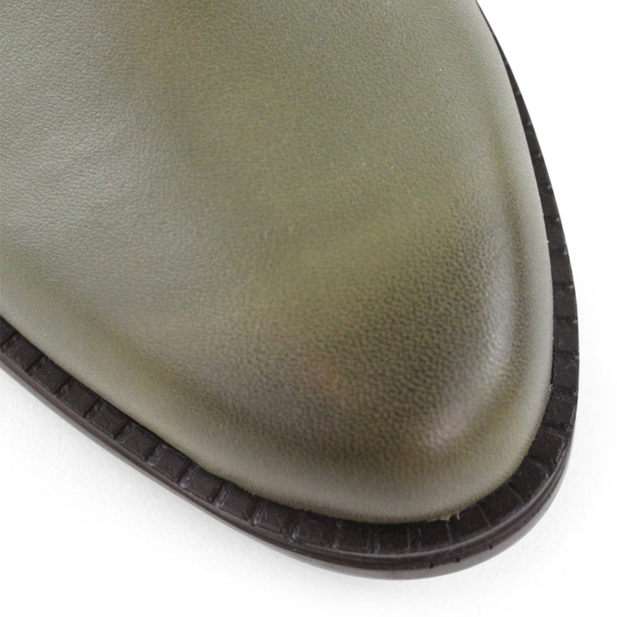 Birds eye view of the toe of the shoe, Green, Round toe, Rubber sole