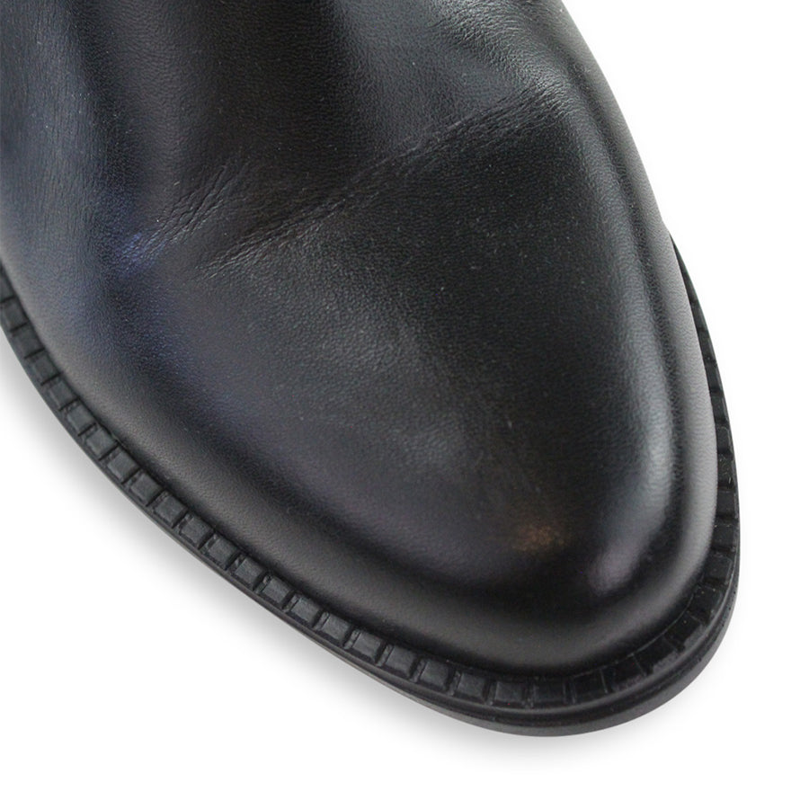 FRONT VIEW OF BLACK LEATHER ANKLE BOOT WITH SMALL HEEL