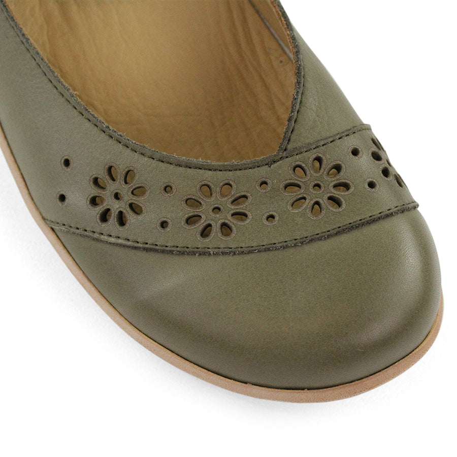 FRONT VIEW OF GREEN MARY JANE STYLE CASUAL SHOE WITH FLOWER CUT OUT DETAILLING ON THE TOP OF THE CLOSED TOE