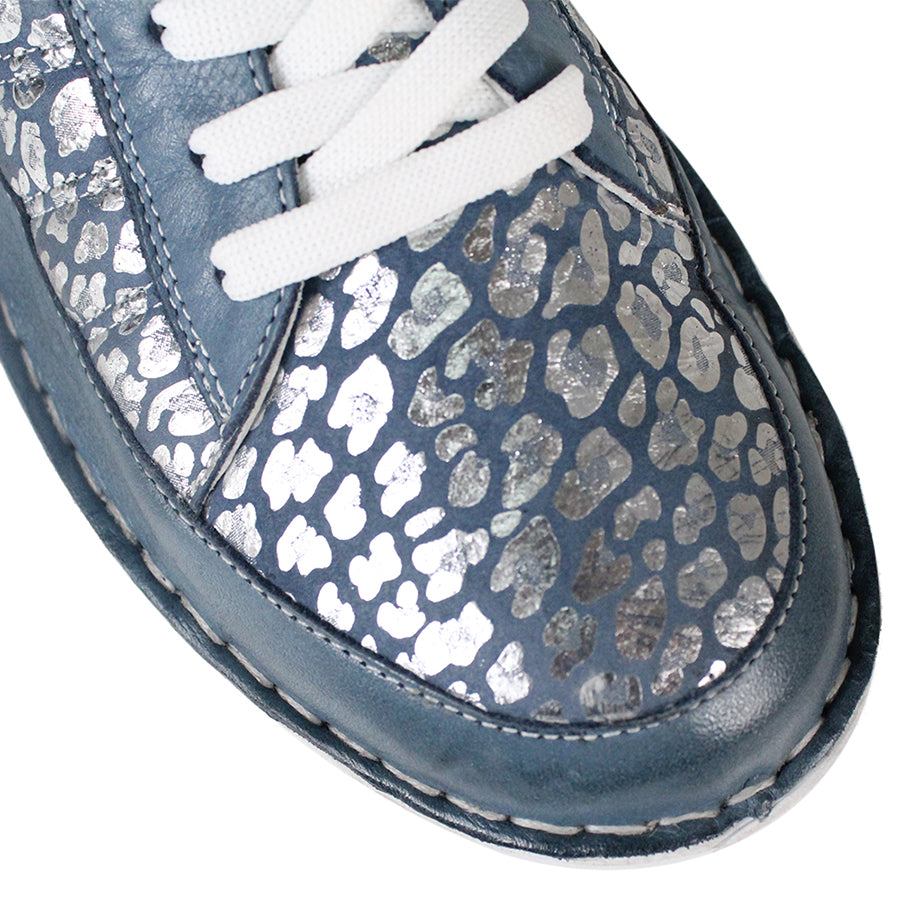 FRONT VIEW OF BLUE LACE UP SNEAKER WITH METALLIC LEOPARD PRINT DETAILING ON SIDE AND FRONT PANELS. WHITE SOLE 