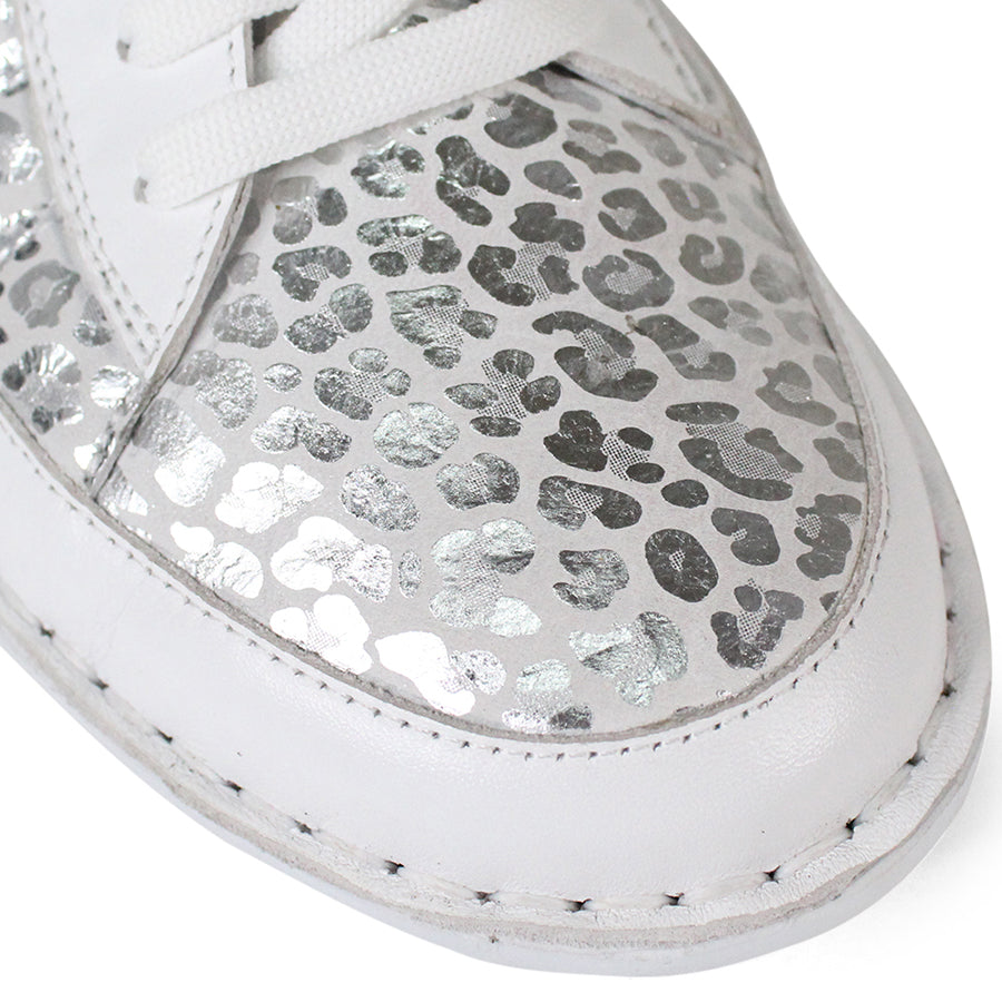 FRONT VIEW OF WHITE LACE UP SNEAKER WITH METALLIC LEOPARD PRINT DETAILING ON SIDE AND FRONT PANELS. WHITE SOLE 