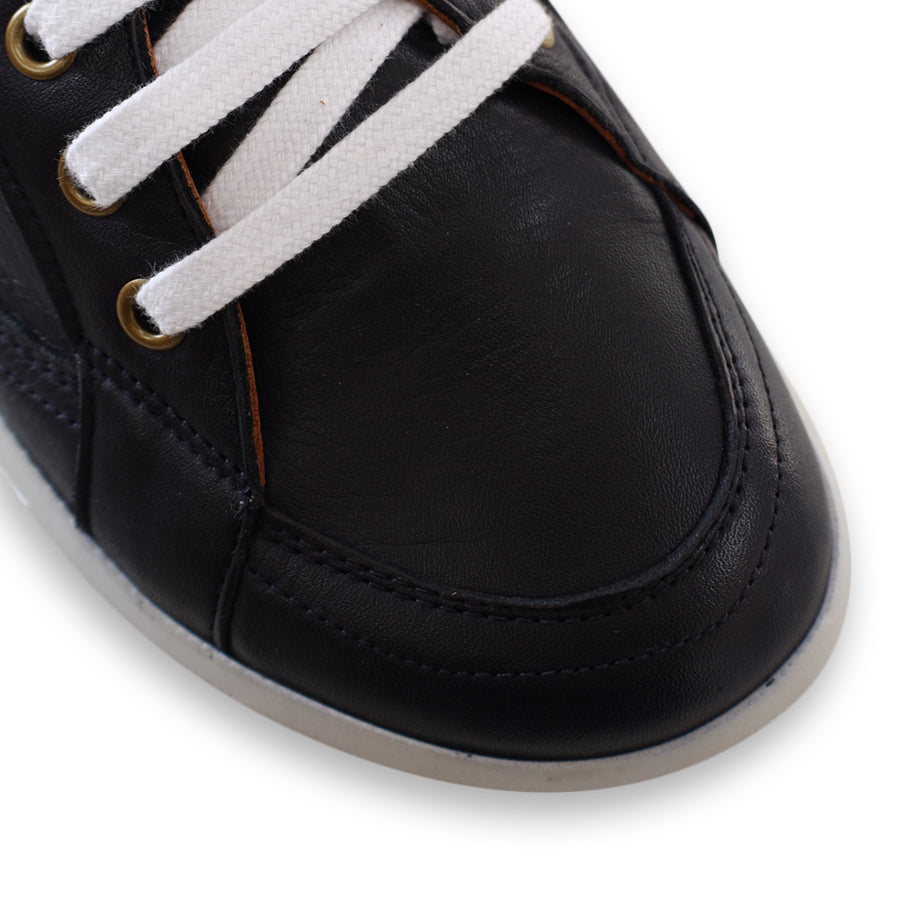 FRONT VIEW OF NAVY LACE UP SNEAKER WITH WHITE SOLE 