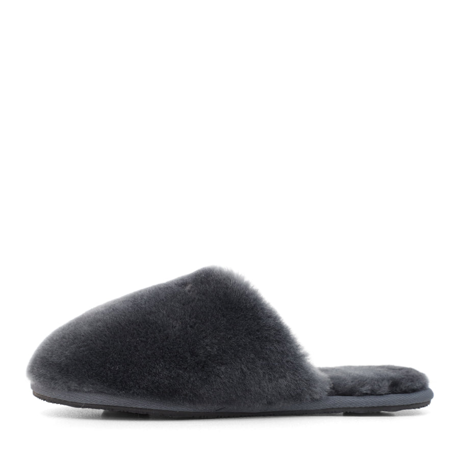 SIDE VIEW OF GREY FLUFFY CLOSED TOE SLIPPER