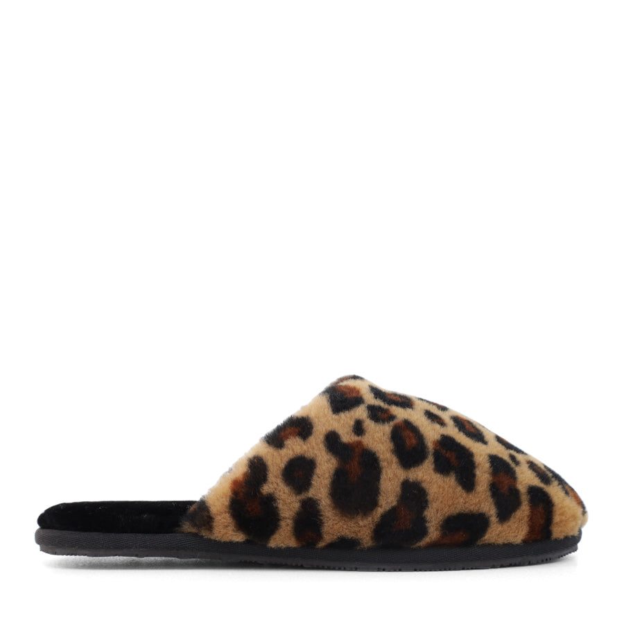 SIDE VIEW OF FLUFFY CLOSED TOE SLIPPER WITH LEOPARD PRINT TOE AND BLACK SOLE 