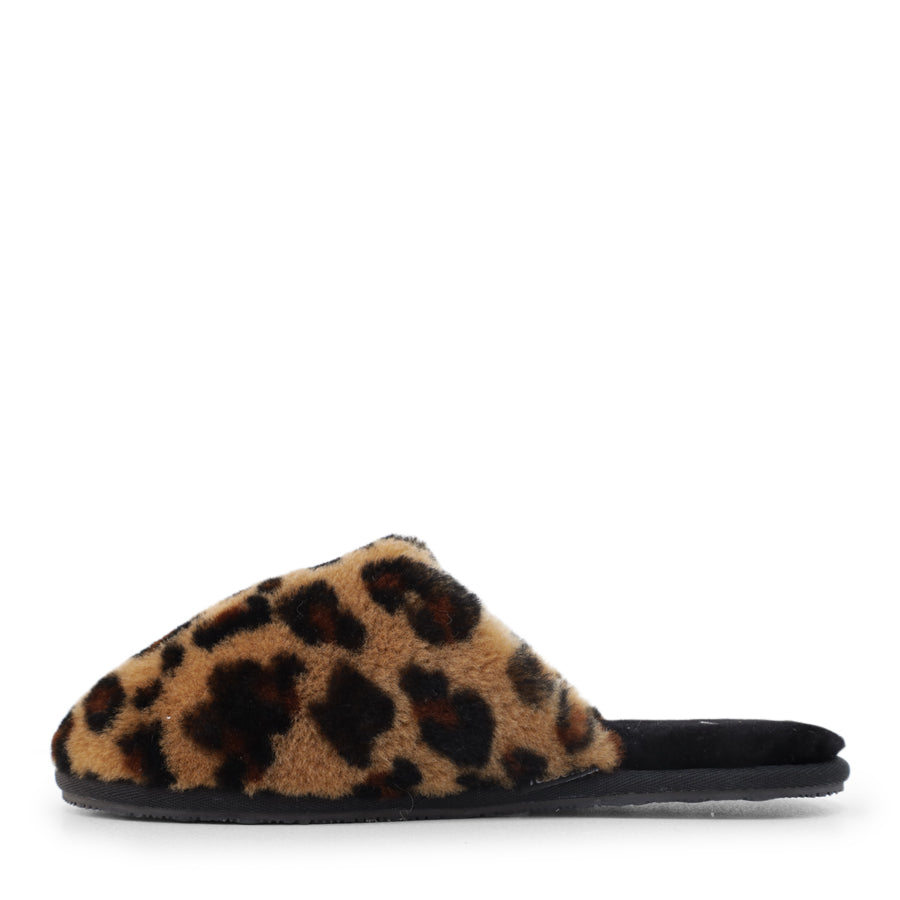 SIDE VIEW OF FLUFFY SLIPPER WITH LEOPARD PRINT  TOE AND BLACK SOLE