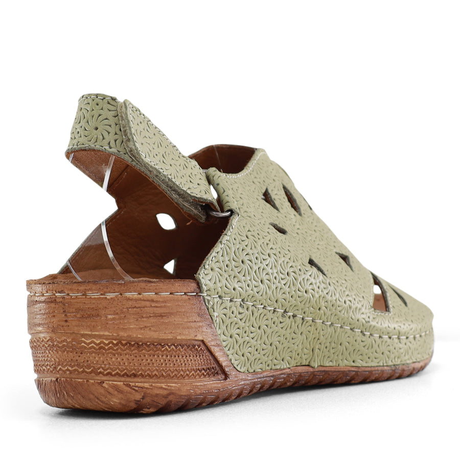 BACK VIEW OF GREEN LEATHER SLINGBACK SANDAL 